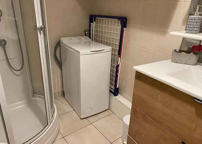 Au Bord Du * Montville